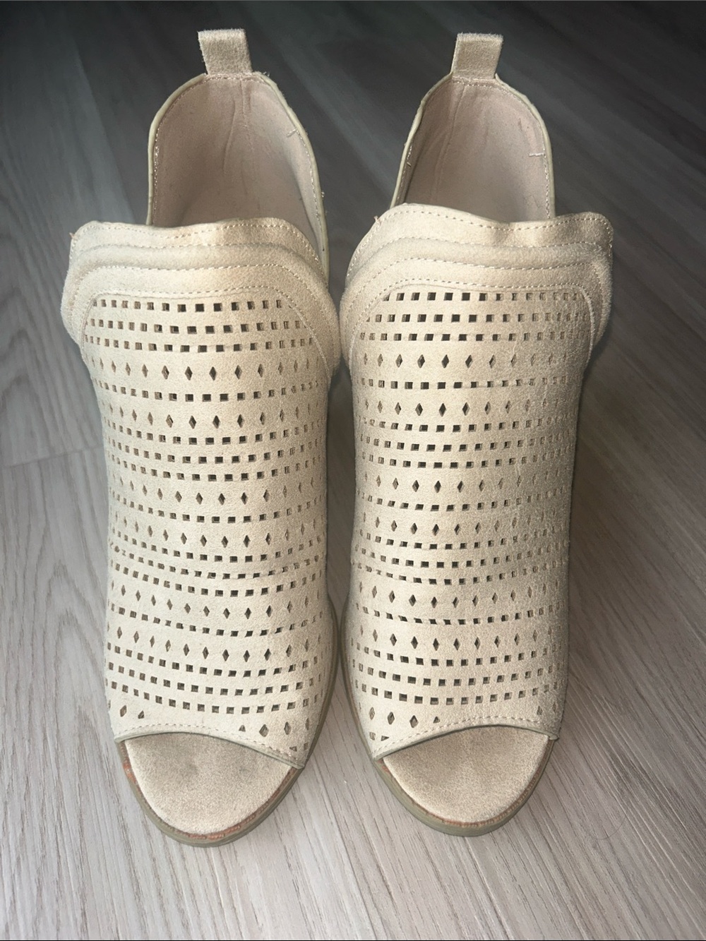 Quipid Open Toe Ankle Bootie  Women’s 8 Tan Chunky Heel Perforated Bootie